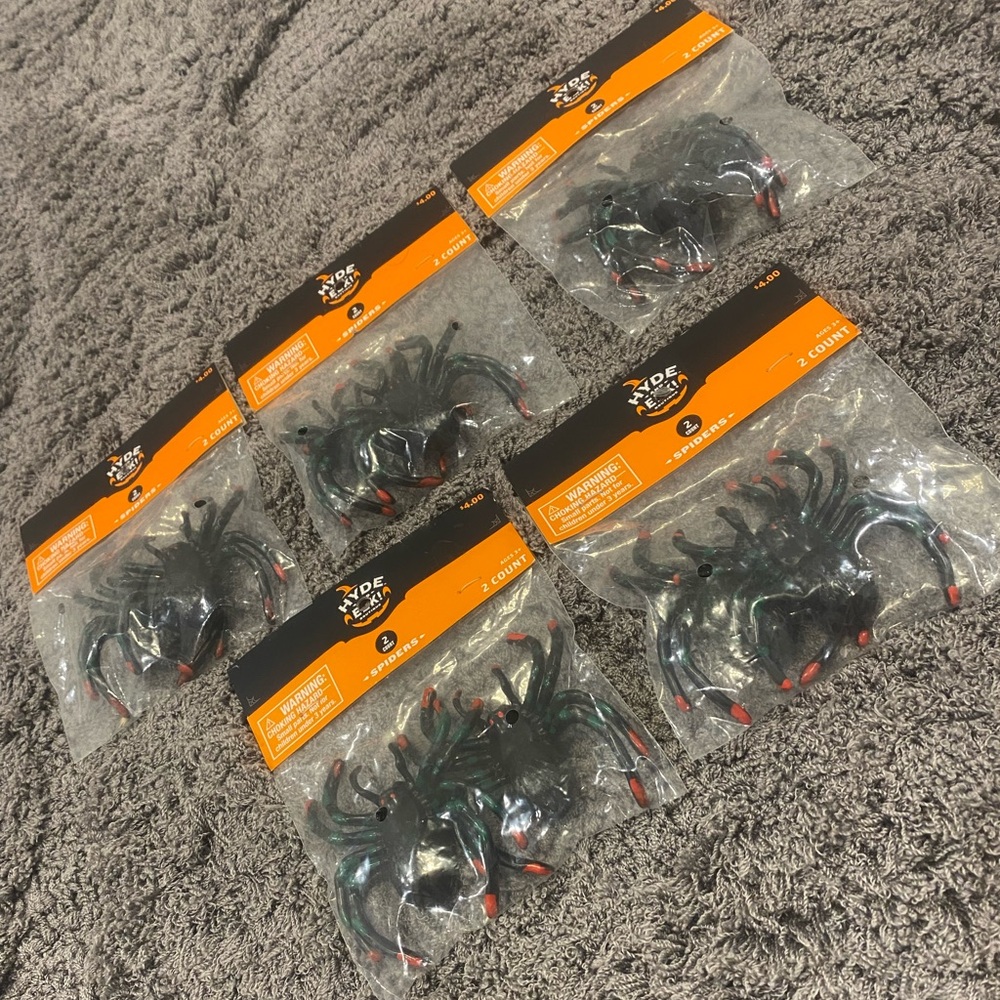 Hyde and Eek! 5 Sets of Plastic Spiders
